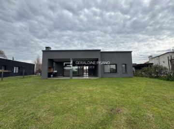 Casa · 160m² · 4 Ambientes · 1 Cochera · Casa en Venta en El Cantón Norte, El Cantón, Escobar