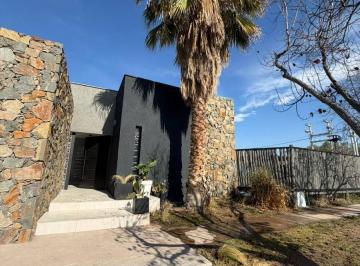 Casa · 152m² · 4 Dormitorios · 1 Cochera · Openhouse Vende Moderna Casa en Bº Lomas de Terrada