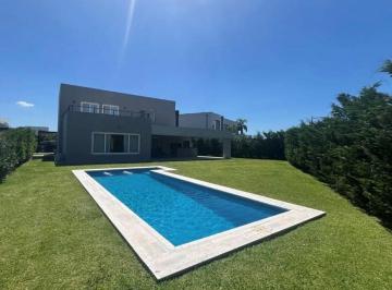 Casa · 217m² · 5 Ambientes · 1 Cochera · Casa Chalet en Venta en Ayres Plaza, Pilar, G. B. a. Zona Norte