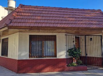 Casa · 154m² · 5 Ambientes · 1 Cochera · Venta Casa 5 Ambientes con Cochera Patio y Terraza Versalles