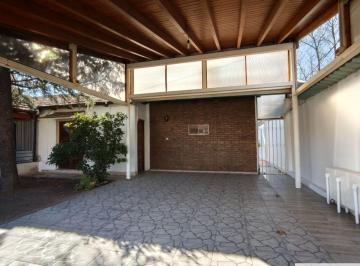 Casa de 4 ambientes, Maipú · Casa en Alquiler C/ Cochera en Maipú