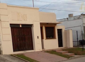 Casa · 120m² · 6 Ambientes · 1 Cochera · Casa en Venta - Rio Cuarto