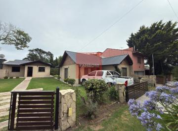 Casa · 404m² · Complejo de Cabañas en Los Acantilados