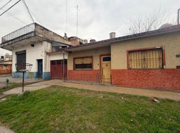 Casa · 165m² · 4 Ambientes · 1 Cochera · Venta Casa 4 Ambientes + Local Comercial en Esquina – Merlo