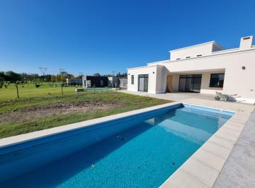 Casa · 170m² · 5 Ambientes · 1 Cochera · Casa en Medal Country Club