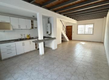 Casa · 115m² · 3 Ambientes · 1 Cochera · Dúplex con Patio y Terraza
