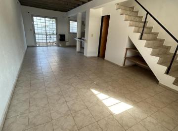 Casa · 115m² · 3 Ambientes · 1 Cochera · Dúplex con Patio y Terraza