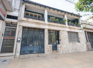 Casa · 205m² · 6 Ambientes · 1 Cochera · Casa a La Venta Sobre Av Freyre