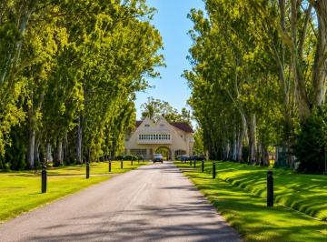 Terreno · 1200m² · Terreno en Venta en Kentucky Club de Campo