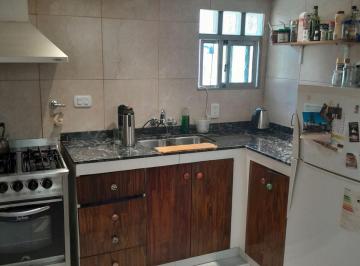 PH de 4 ambientes, Lomas de Zamora · Tres Dorm. - 2 Baños - Sin Expensas