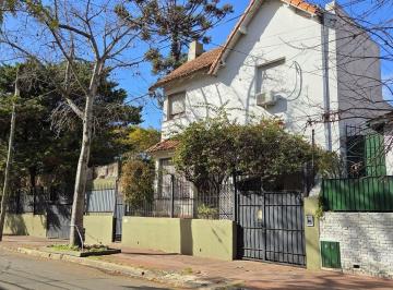 Casa · 227m² · 5 Ambientes · 5 Cocheras · Oportunidad! Casa en Venta con Gran Lote. At Inversores! Uriburu Al 500 Esquina Av Libertador
