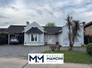 Casa · 220m² · 5 Ambientes · 6 Cocheras · Casa en Campos de Echeverria Venta a m del Ingreso
