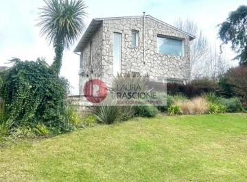 Casa · 114m² · 3 Ambientes · 1 Cochera · Casa en Venta 3 Ambientes en Carilo