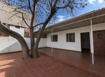 Casa · 94m² · 3 Ambientes · 1 Cochera · Venta - Casa de Dos Dorm. con Patio en Zona Norte, Rosario