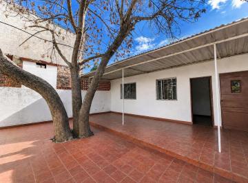 Casa · 94m² · 3 Ambientes · 1 Cochera · Venta - Casa de Dos Dorm. con Patio en Zona Norte, Rosario