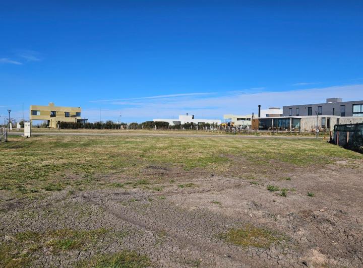 Terreno · 884m²