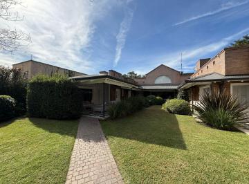 Casa · 650m² · 6 Dormitorios · 3 Cocheras · Venta de Casa en Chacras de La Villa