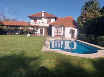 Casa · 350m² · 5 Ambientes · 1 Cochera · Casa en Venta Parque Luro