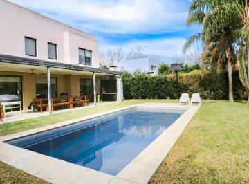 Casa · 215m² · 4 Ambientes · 2 Cocheras · Casa en Venta de 4 Ambientes con Jardín en El Barrio Country San Carlos, Pablo Nogués