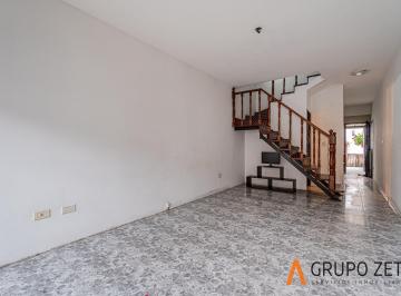 Casa · 95m² · 4 Ambientes · 1 Cochera · Triplex Venta Cochera Luminoso Ramos Mejia