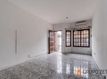Casa · 95m² · 4 Ambientes · 1 Cochera · Triplex Venta Cochera Luminoso Ramos Mejia