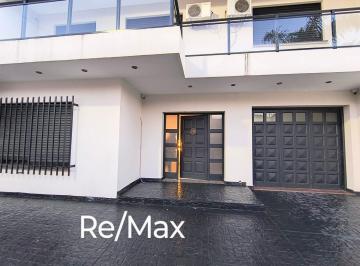 Casa · 250m² · 6 Ambientes · 4 Cocheras · Casa 6 Ambientes Villa Luzuriaga Pileta Cocheras