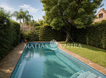 Casa · 231m² · 5 Ambientes · 2 Cocheras · Venta Casa 5 Ambientes Jardin Pileta Las Lomas San Isidro