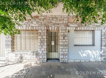 Casa · 120m² · 4 Ambientes · 1 Cochera · Alquiler de Casa en Lote Propio 10 X 22,40 m con Fondo, Parrilla, Terraza y Cochera Cubierta