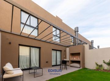 Casa · 110m² · 5 Ambientes · 1 Cochera · Duplex en Verbenas Housing Manantiales II