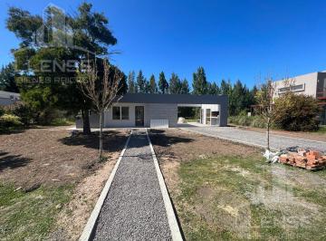Casa · 90m² · 3 Ambientes · 2 Cocheras · Casa 3 Ambientes en Venta y Alquiler - Tenis Lawn Club Verónica - 90 Km de La Ciudad de La Plata