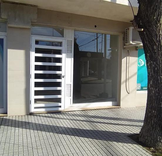 Local en alquiler en Sargento Cabral · 1 ambiente