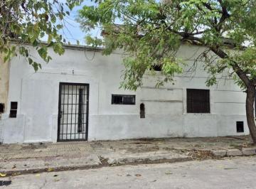 Casa · 200m² · 5 Ambientes · Se Vende Lote de 500 m² con Construccion a Demoler - Ocupada