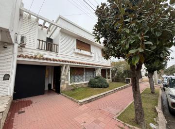 Casa · 197m² · 5 Ambientes · 1 Cochera · !vdo. Exc. Casa de Categoria Para Uso Profesional o Familiar!