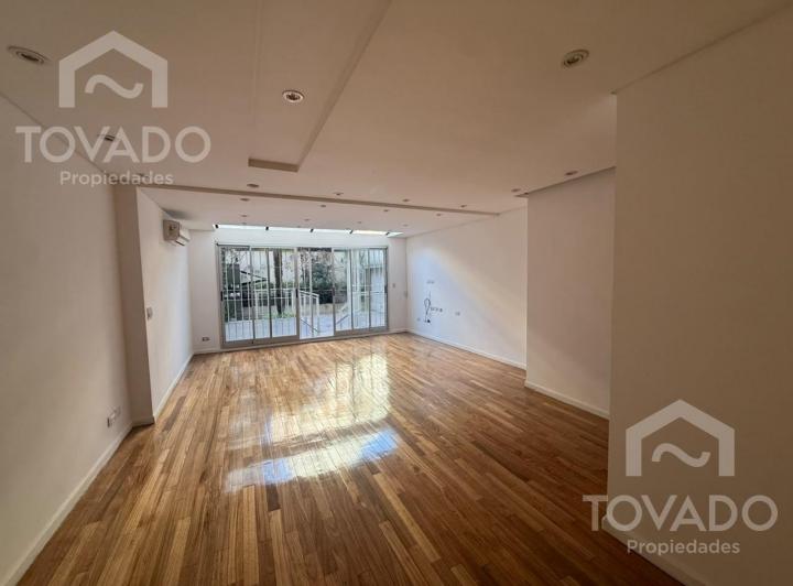 Semipiso 3 Ambientes con Cochera, Dependencia y 100 m&sup2; de Patio en Palermo Chico!
