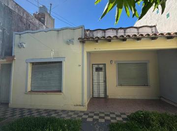 Casa · 145m² · 4 Ambientes · 1 Cochera · Casa en Venta en B° Sargento Cabral a Refaccionar