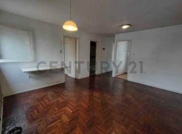 Departamento · 38m² · 3 Ambientes · Alberdi Venta Dpto 1 Dorm. Cocina Separada. Liv - Com Acceso por Escalera 2º Piso