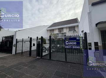 Casa · 215m² · 4 Ambientes · 2 Cocheras · Casa en Flores