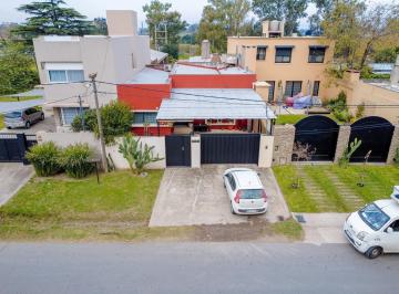 Casa · 110m² · 4 Ambientes · 1 Cochera · Venta Casa en Funes de Dos Dorm. en Planta Baja