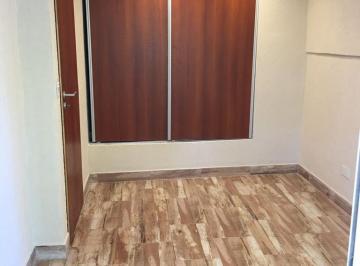 Departamento de 2 ambientes, Flores · PH 2 Ambientes. Sin Expensas. Incluye Abl Agua y Seguro.