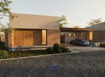 Casa · 900m² · 5 Ambientes · 2 Cocheras · Housing Lomitas Casas de Campo