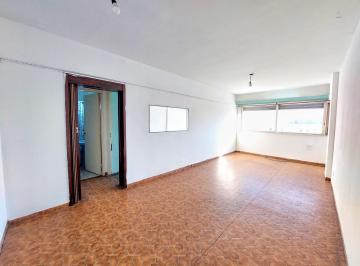 Departamento · 45m² · 2 Ambientes · Depto 2 Amb. Al Frente C/balcón en Ramos Centro