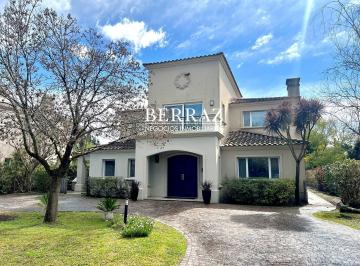 Casa · 340m² · 5 Ambientes · Casa en Venta en Ayres de Pilar, Pilar, G. B. a. Zona Norte