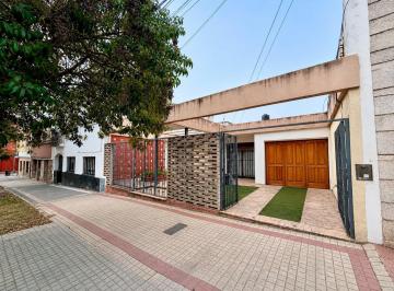 Casa · 269m² · 3 Dormitorios · 1 Cochera · Casa 3 Dorm. Cochera Patio y Quincho en General Paz - Venta
