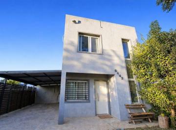 Casa · 115m² · 3 Ambientes · 2 Cocheras · Casa en Alquiler Sicardi 2 Dorm. Pileta