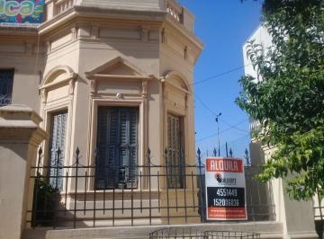 Casa · 679m² · 10 Ambientes · Hermosa Casona en San Vicente, Frente a Plaza Lavalle. Gran Potencial Para Emprendimientos Múltiples