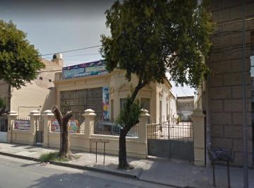Casa · 679m² · 10 Ambientes · Hermosa Casona en San Vicente, Frente a Plaza Lavalle. Gran Potencial Para Emprendimientos Múltiples
