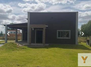 Casa · 110m² · 5 Ambientes · Casa en Venta - 3 Dorm. 3 Baños - 1880 m - Coronel Brandsen