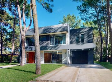 Casa · 236m² · 5 Dormitorios · 2 Cocheras · Casa en Venta - La Herradura Pinamar