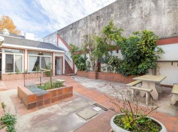 Casa · 215m² · 5 Ambientes · 1 Cochera · Casa 5 Amb en Venta Multifamiliar en Caseros