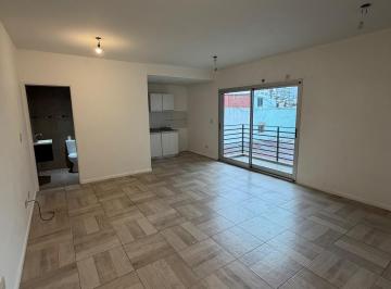 Departamento · 32m² · 1 Ambiente · Monoambiente Al Frente con Balcon, Muy Luminoso a m de Av